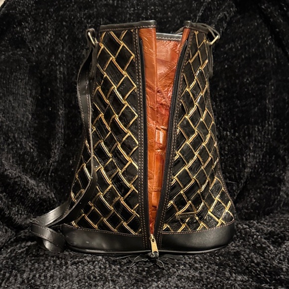 Elegant Black and Gold Women's Duffel Bag- Roberto Roma - Picture 2 of 11